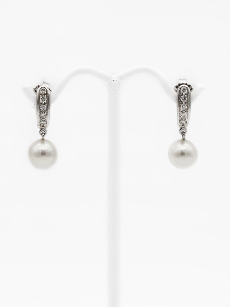 Beautiful Elegant Cultured Pearl And Diamond Drop Earrings
